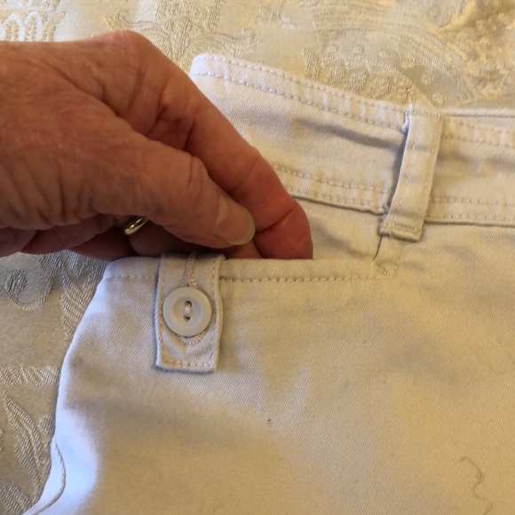 ST. JOHN’S BAY SIZE 8P KHAKI SHORTS STRETCHY COTTON/SPANDEX 8 1/2” INSEAM - #148 - Picture 5 of 7